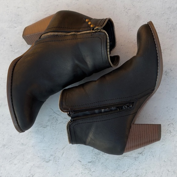 Shoedazzle Heeled booties - size 8 - Picture 4 of 6